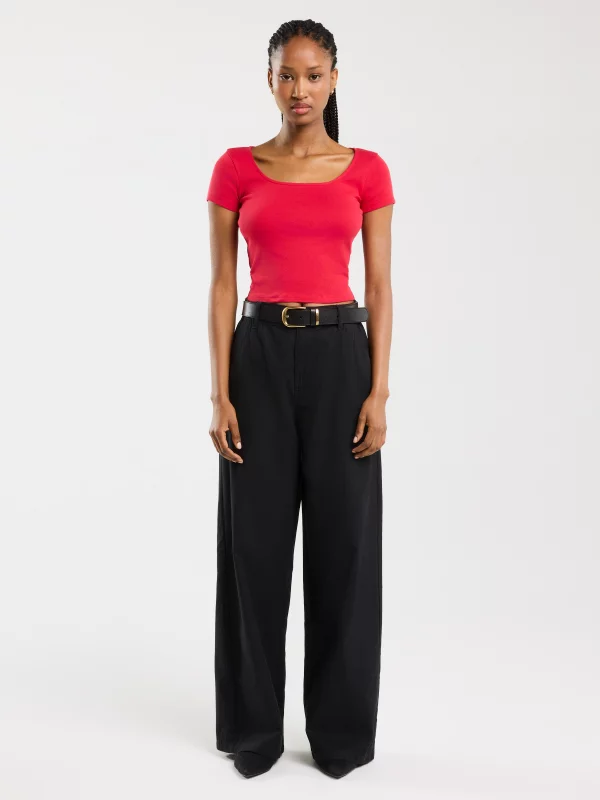 Koszulka damska slim z dekoltem caro czerwona Missa 603