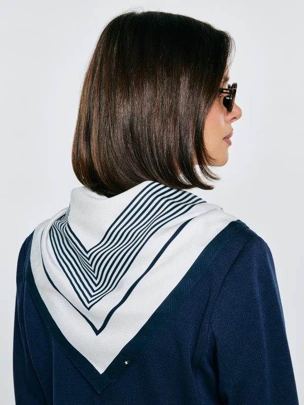 Apaszka damska w geometryczne wzory biała Verna 100