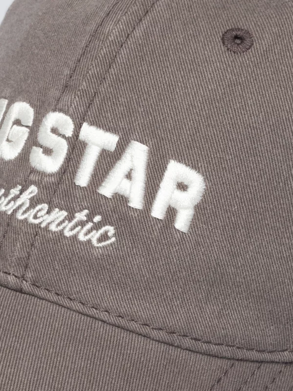 Czapka z daszkiem z haftem brązowa Densa 804