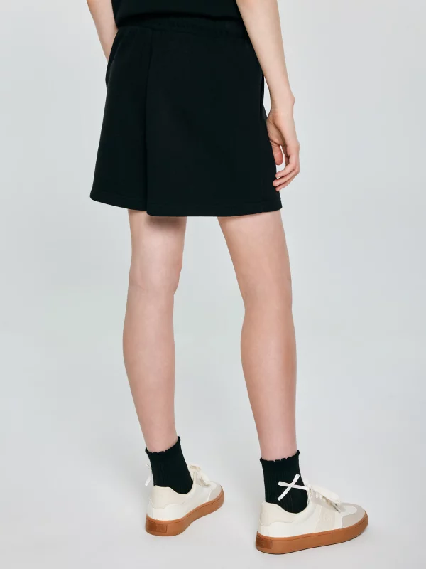 Szorty dziewczęce dresowe z haftem czarne Amaja 906