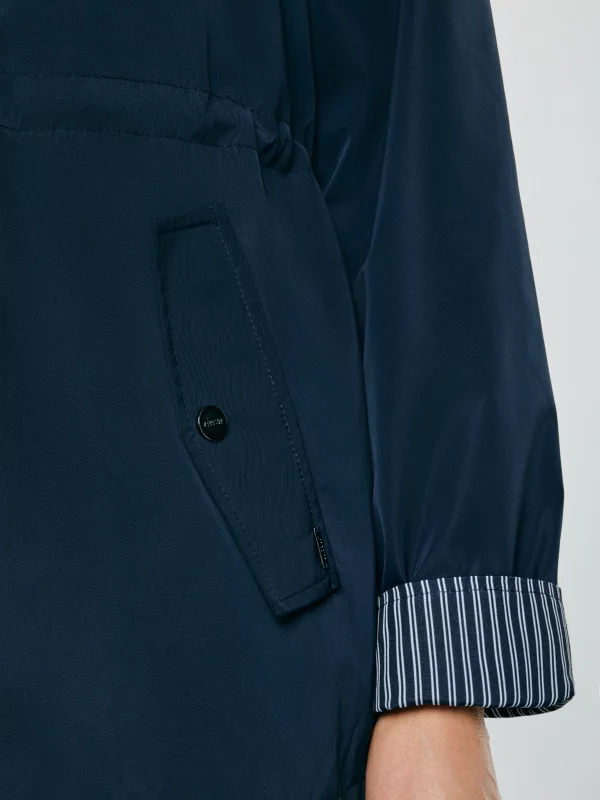 Kurtka damska przeciwdeszczowa z regulacją w talii z kapturem granatowa Lisa 403