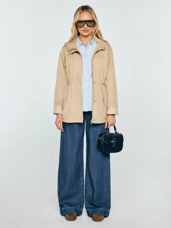 Kurtka damska przeciwdeszczowa z regulacją w talii z kapturem beżowa Lisa 801