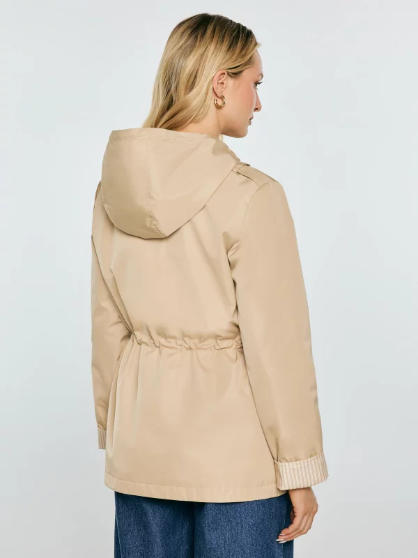 Kurtka damska przeciwdeszczowa z regulacją w talii z kapturem beżowa Lisa 801