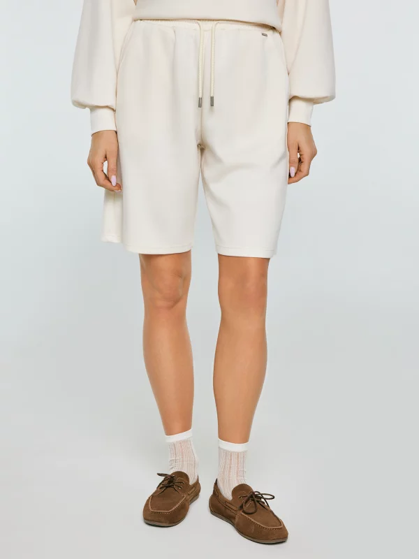 Szorty damskie dresowe z wiskozy kremowe Lunaras 102