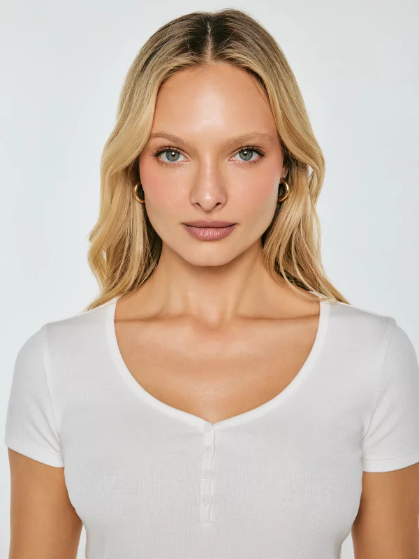 Koszulka damska slim w prążek biała Minsa 100