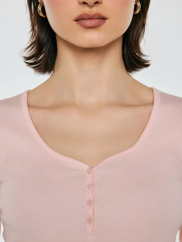 Koszulka damska slim w prążek różowa Minsa 600