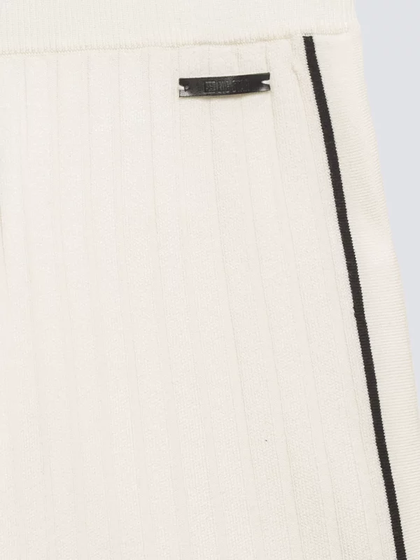 Szorty damskie z wiskozy z kontrastowym wykończeniem białe Mickas 100