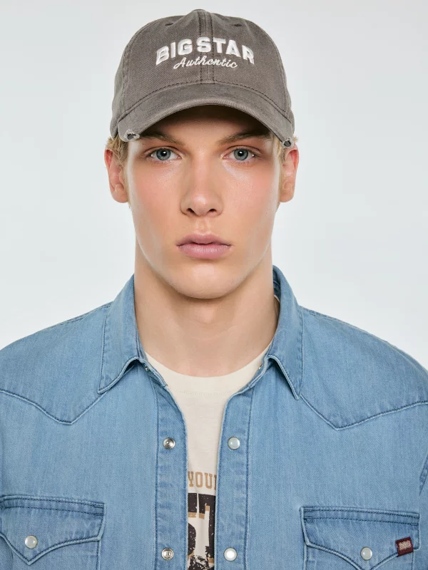 Czapka z daszkiem z haftem brązowa Densa 804