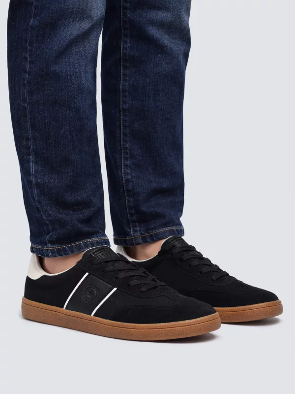 Sneakersy męskie z białymi akcentami czarne TT174129 906