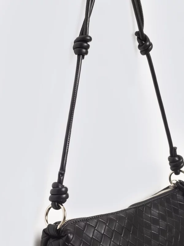 Torebka damska na pasku czarna Pragi 906