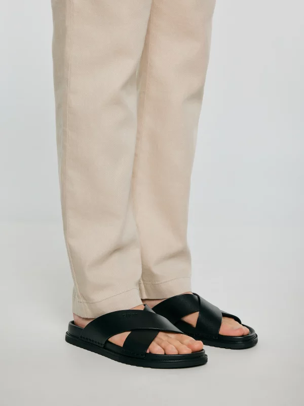 Klapki męskie skórzane czarne TT174217 906