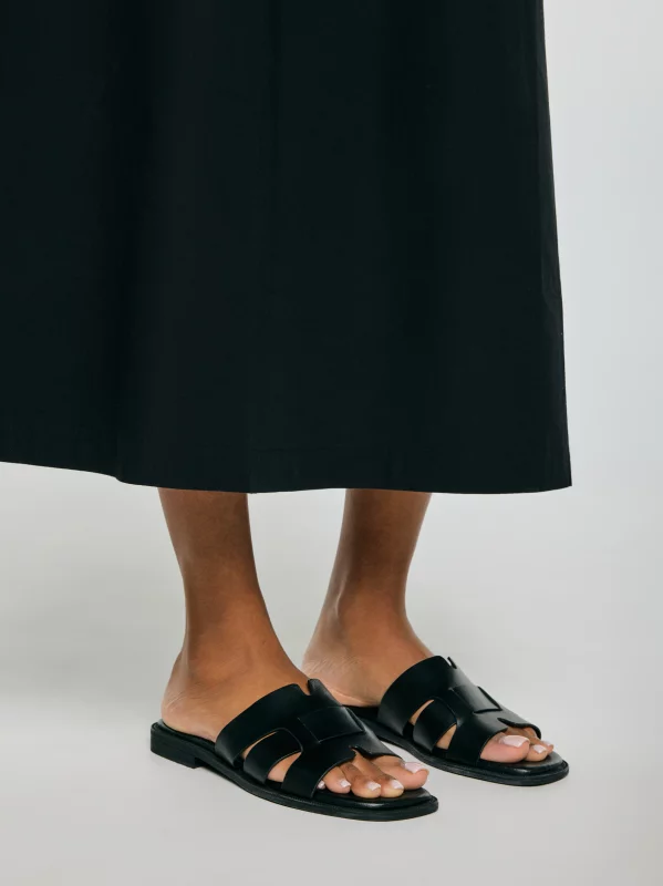 Klapki damskie skórzane czarne TT274470 906