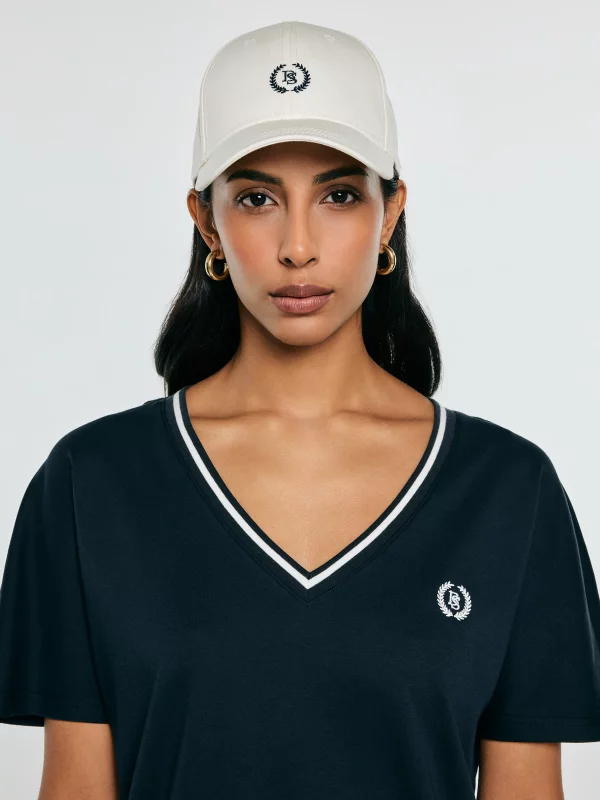 Czapka z daszkiem z haftem biała Centi 100