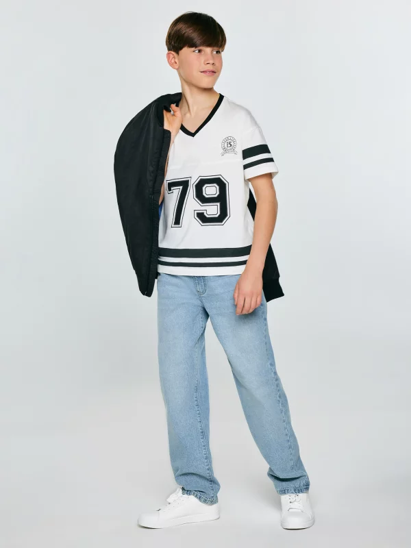 Koszulka chłopięca z nadrukiem w stylu college biała Kiker 100