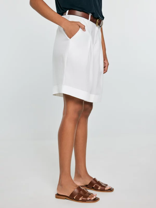 Szorty damskie z domieszką lnu kremowe Maryliana 100