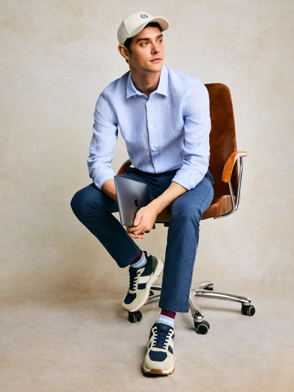 Czapka z daszkiem z haftem biała Centi 100