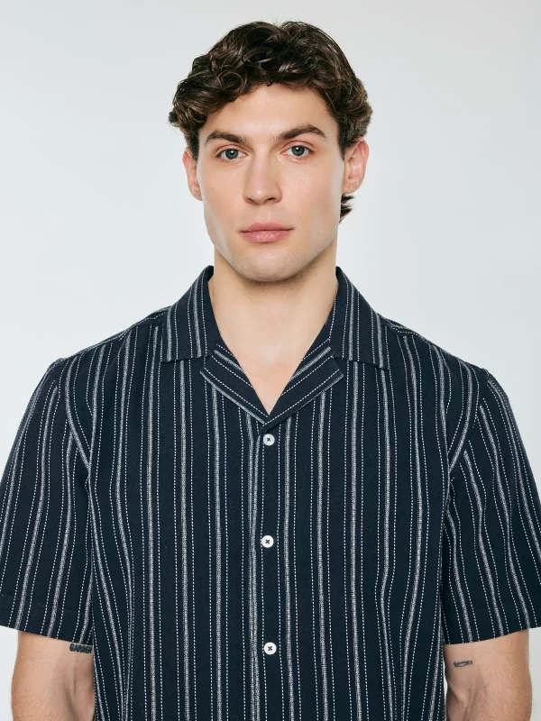 Koszula męska z domieszką lnu w biały prążek granatowa Gofriso 403