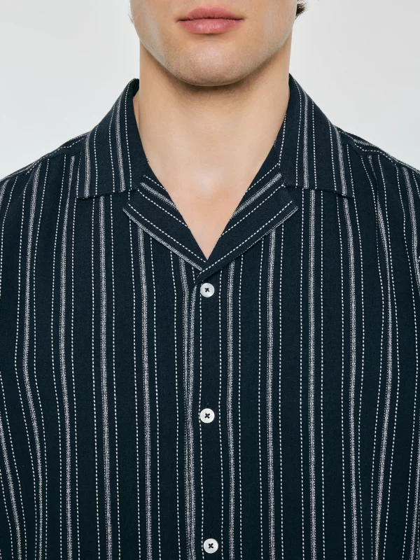 Koszula męska z domieszką lnu w biały prążek granatowa Gofriso 403