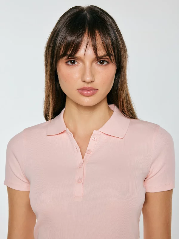 Koszulka damska polo slim z subtelnym haftem różowa Rafaela 601