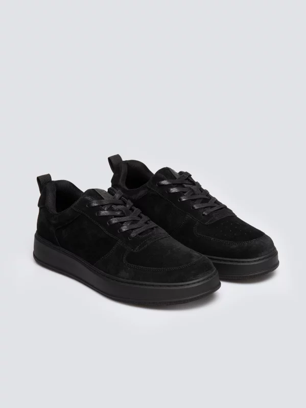 Sneakersy męskie ze skóry naturalnej zamszowej czarne OO174012 906