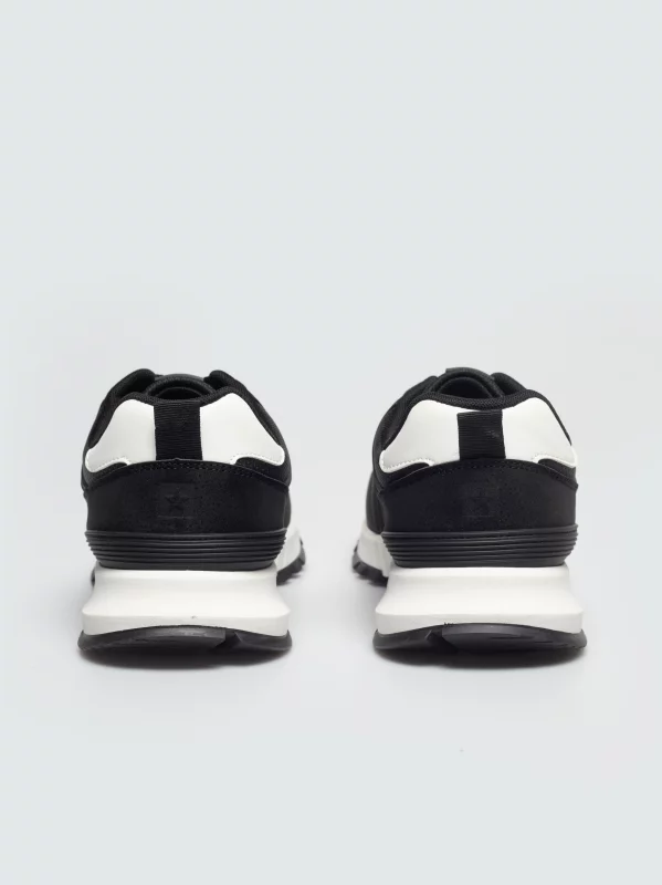 Sneakersy męskie z kontrastową podeszwą czarne UU174204 906