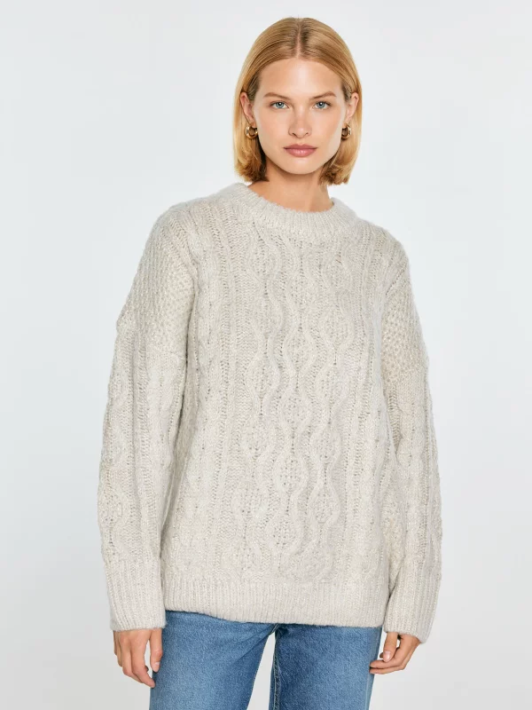 Sweter damski z grubym ozdobnym splotem kremowy Cristi 100