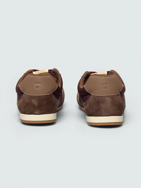 Sneakersy damskie z zamszowymi wstawkami brązowe TT274560 803