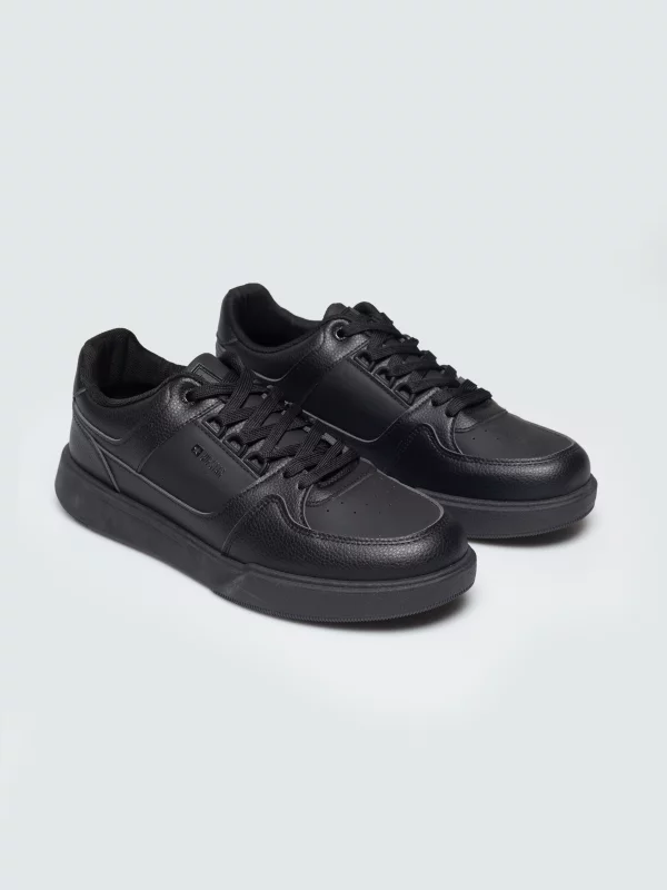 Sneakersy męskie z kontrastową podeszwą czarne UU174164 906