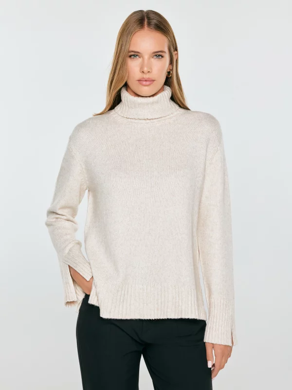 Sweter damski z golfem beżowy Hela 800