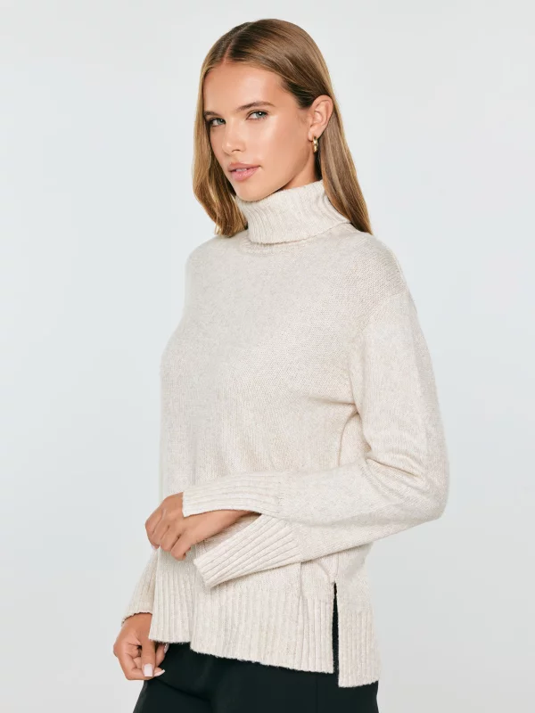 Sweter damski z golfem beżowy Hela 800